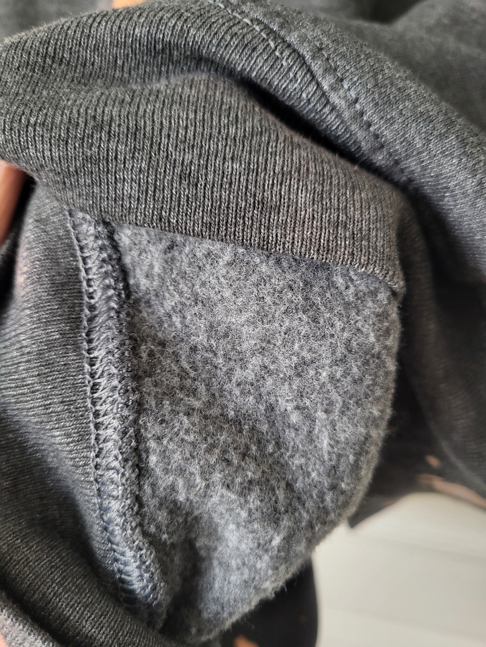 DARK GRAY Crewneck Sweatshirt with Beige Bleach Spaltter-Effect Drip LV Logo - Picture 6 of 6